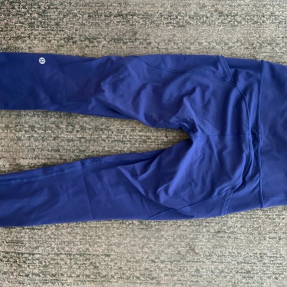 LuLuLemon 3/4 leggings with pockets Size 4 - Picture 3 of 4